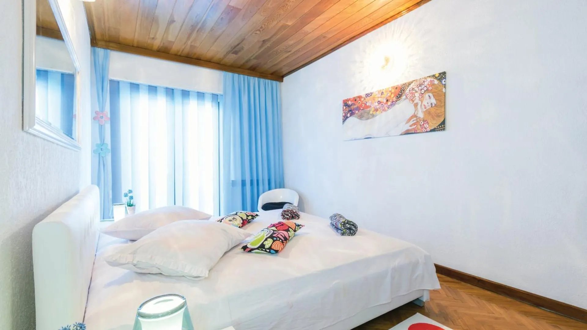 Rooms Croatia With Parking, Kitchen And Dining Area For Guests Rijeka Maison d'hôtes